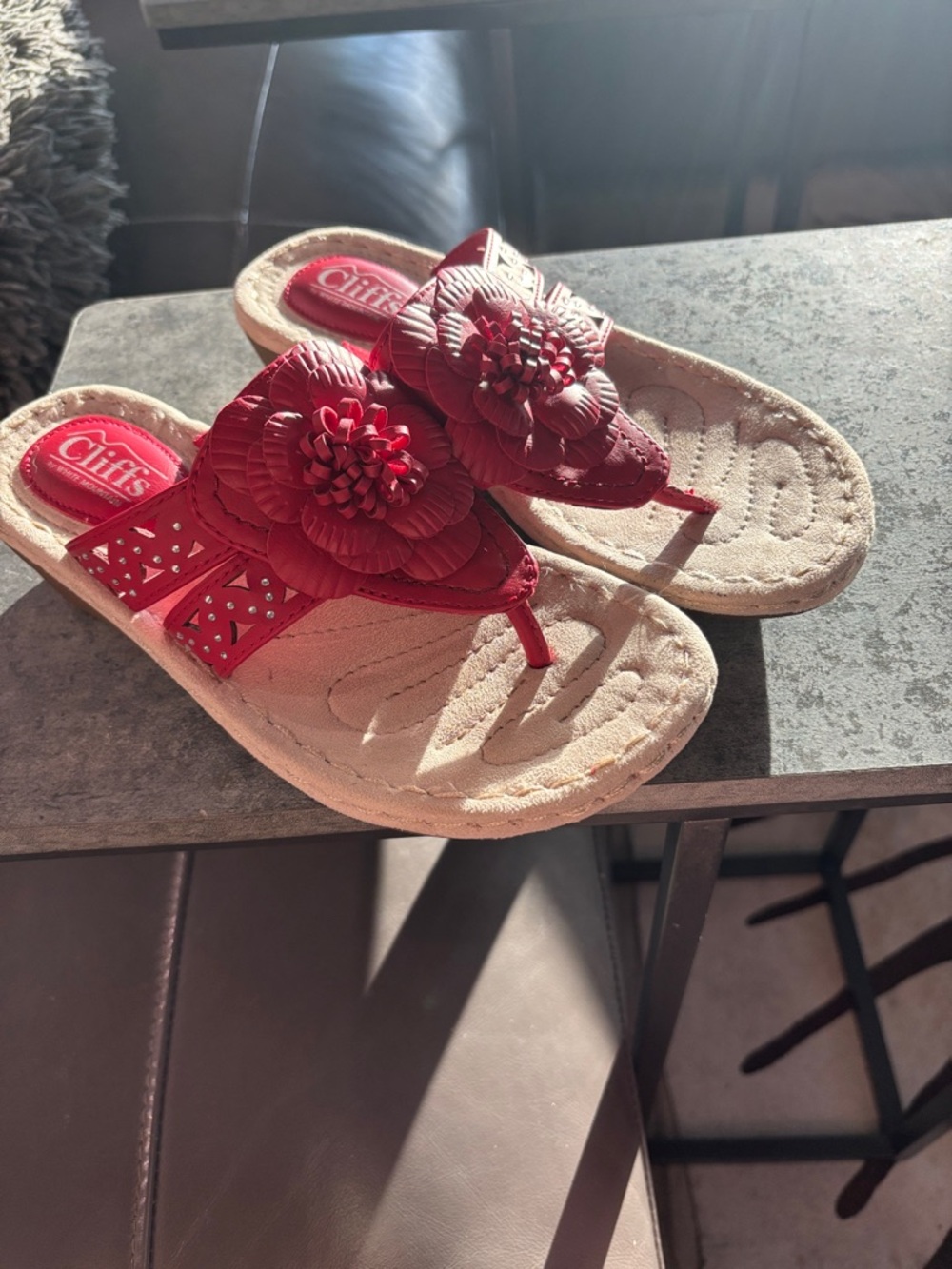 Cliffs by WHITE MOUNTAIN Red Floral Thong Sandals with Decorative Flower
